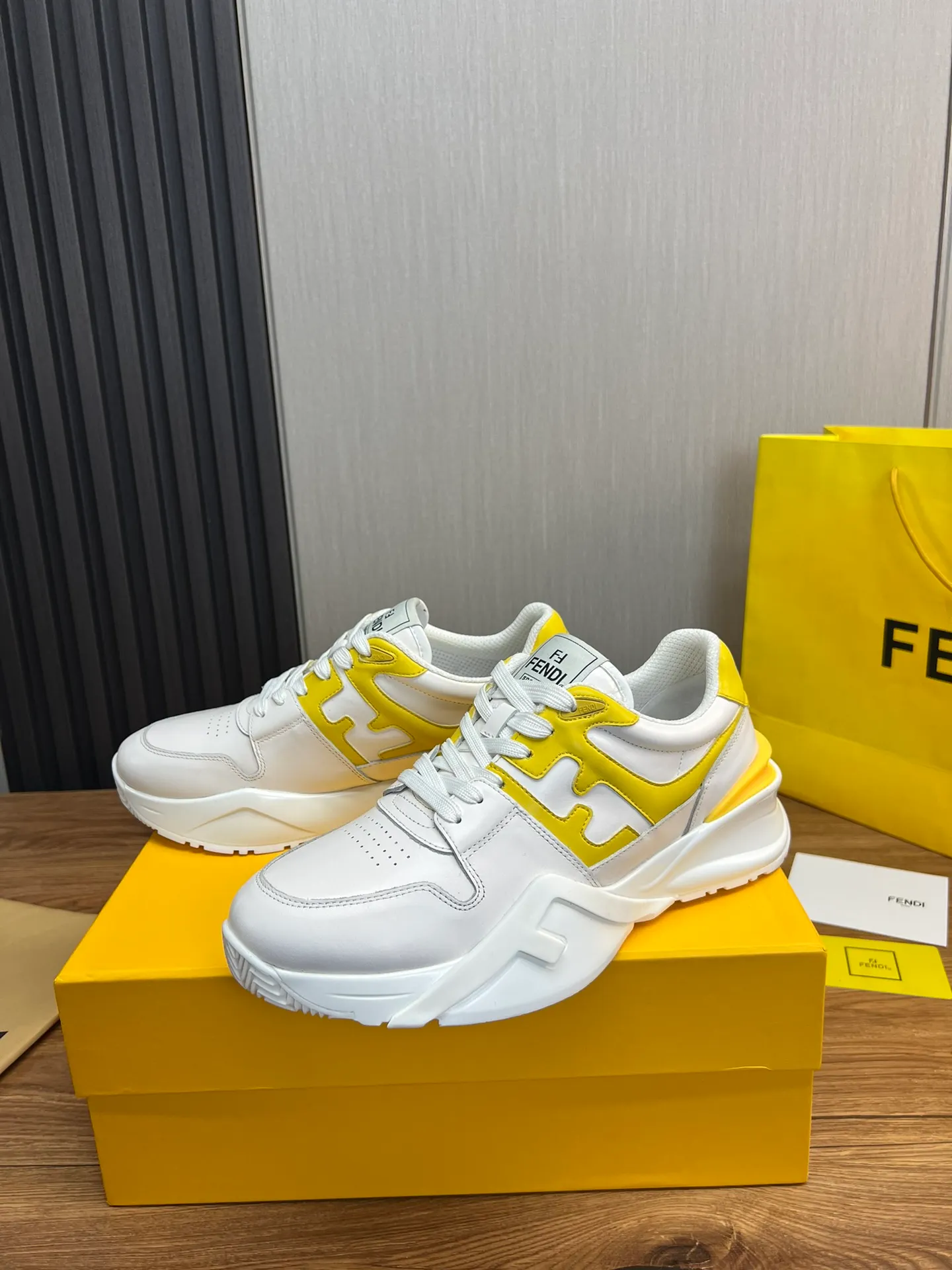 Men's shoes 💰520💰 Fendi [Fendi] hot style is on the market 🔥Fashionable casual men's shoes 🔱 Made of original cowhide + breathable mesh lining + sheepskin feet, perfect shape, top quality, you deserve it 🔜Original outsole, ultra-light, non-slip and wear-resistant 👣 Standard size 38-44 (customized in 45)